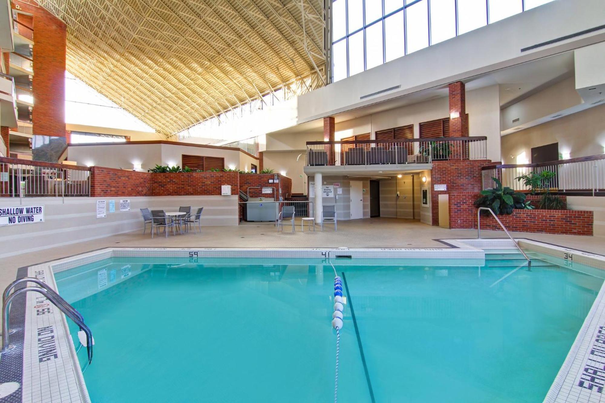 Holiday Inn Oakville Centre By Ihg מראה חיצוני תמונה